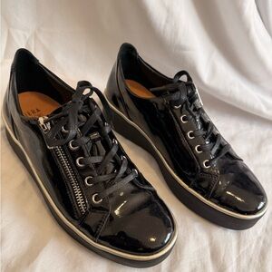 Sierra black-black sole wrinkle patent